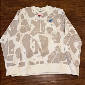 Nike Men's Cream and Tan Graphic Crewneck Sweater